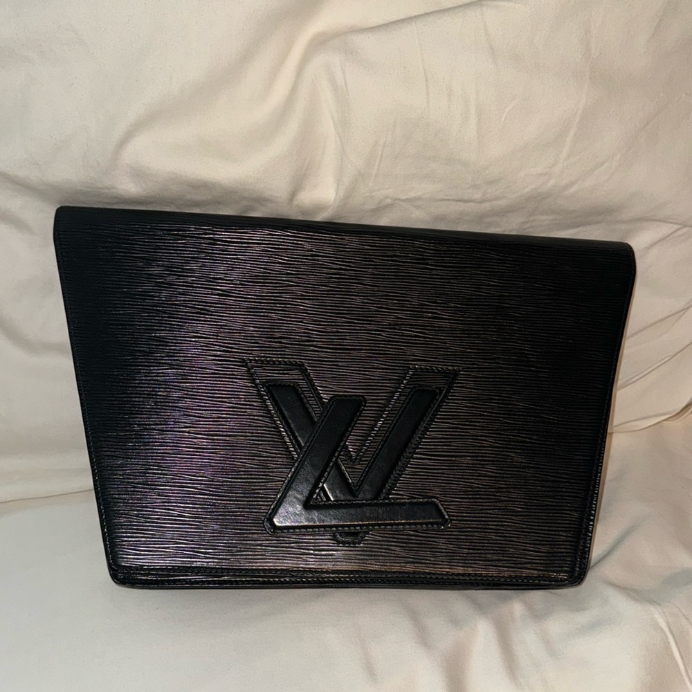 Louis Vuitton twist clutch